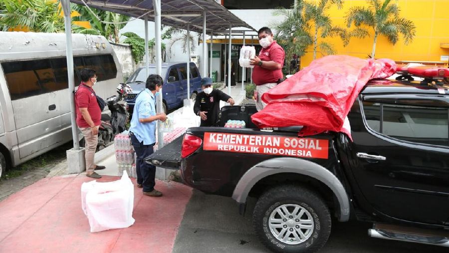 Bantu Masyarakat dan Nakes, CT ARSA Distribusikan Paket Makanan Sehat. (Dok CT ARSA)