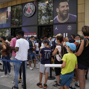 Bak Kacang Goreng, Jersey PSG Nomor 30 Messi Diborong