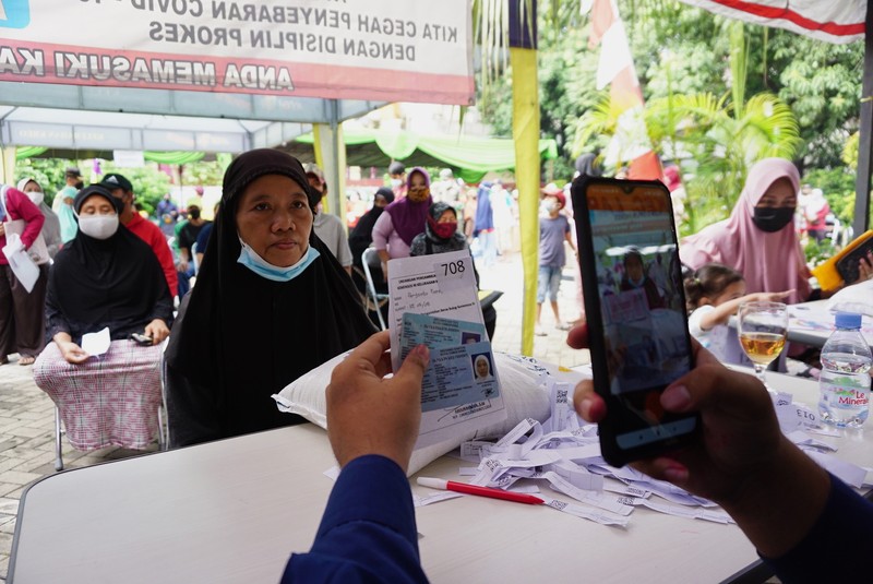 Kantor Pos Tengerang mencatat ada sekitar 191.433 keluarga penerima manfaat (KPM) di Kota Tangerang yang telah menerima bantuan sosial (bansos) berupa beras. (CNBC Indonesia/Tri Susilo) Kantor Pos Tengerang mencatat ada sekitar 191.433 keluarga penerima manfaat (KPM) di Kota Tangerang yang telah menerima bantuan sosial (bansos) berupa beras. (CNBC Indonesia/Tri Susilo)