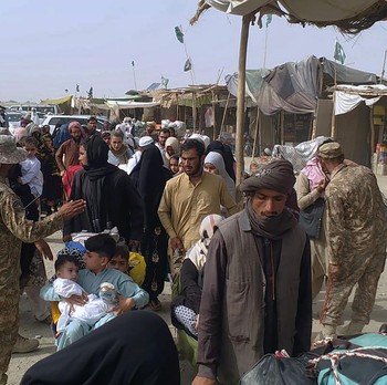Potret Chaos Bandara Afghanistan, Warga Berebut Naik Pesawat