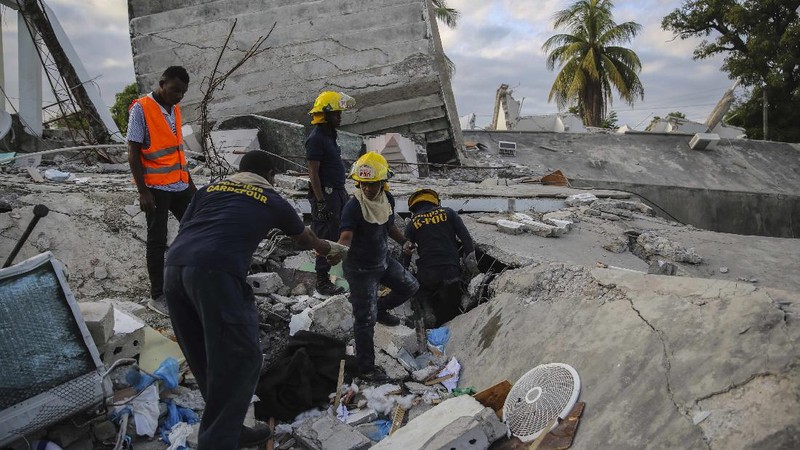 Gempa Haiti. (AP/Joseph Odelyn)