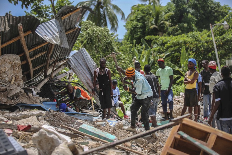 Gempa Haiti. (AP/Joseph Odelyn) Gempa Haiti. (AP/Joseph Odelyn)