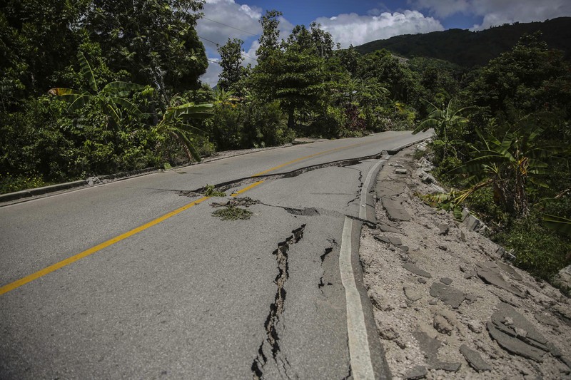 Gempa Haiti. (AP/Joseph Odelyn) Gempa Haiti. (AP/Joseph Odelyn)