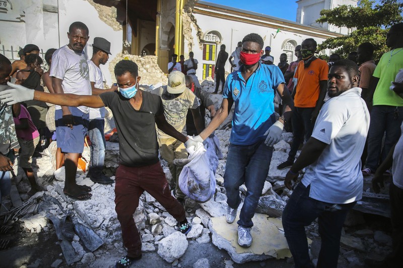 Gempa Haiti. (AP/Joseph Odelyn) Gempa Haiti. (AP/Joseph Odelyn)