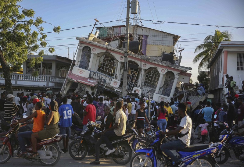 Gempa Haiti. (AP/Joseph Odelyn) Gempa Haiti. (AP/Joseph Odelyn)
