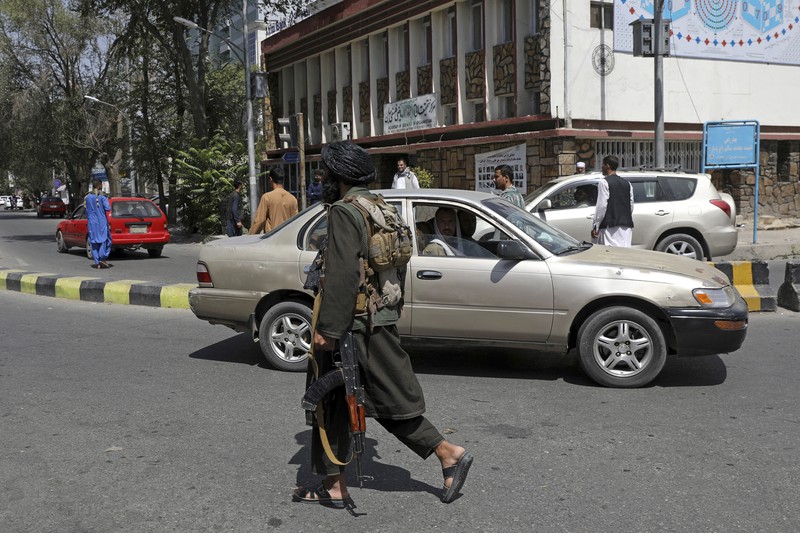 Taliban berpatroli di jalan Afghanistan. (AP/Rahmat Gul) Taliban berpatroli di jalan Afghanistan. (AP/Rahmat Gul)