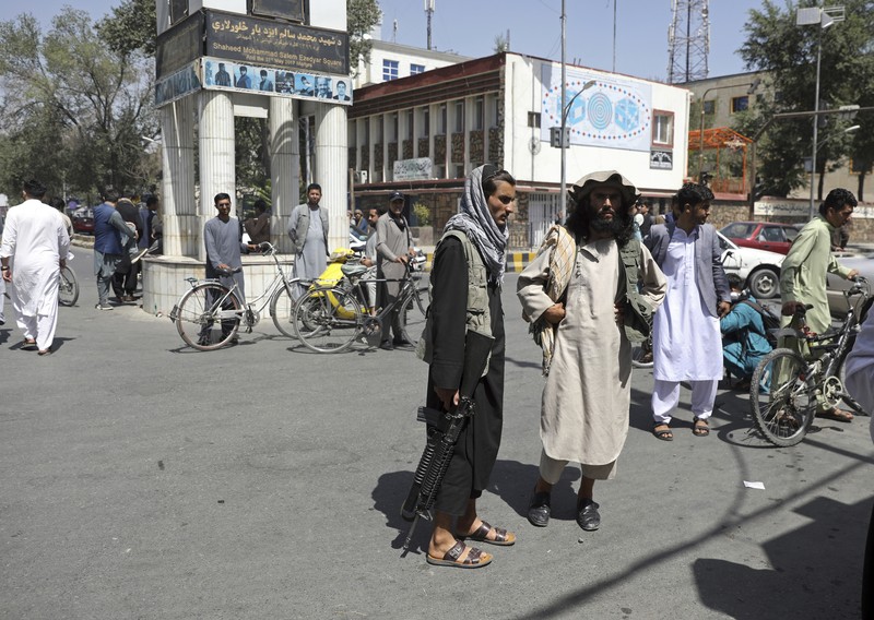 Taliban berpatroli di jalan Afghanistan. (AP/Rahmat Gul) Taliban berpatroli di jalan Afghanistan. (AP/Rahmat Gul)