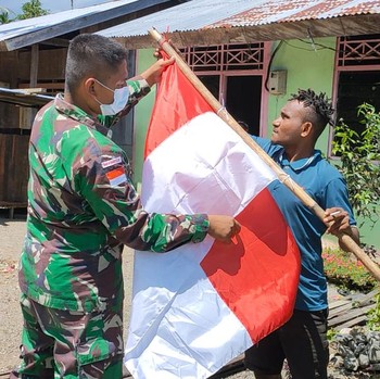 Satgas Yonif 512/QY Merah Putihkan Ujung Timur Indonesia