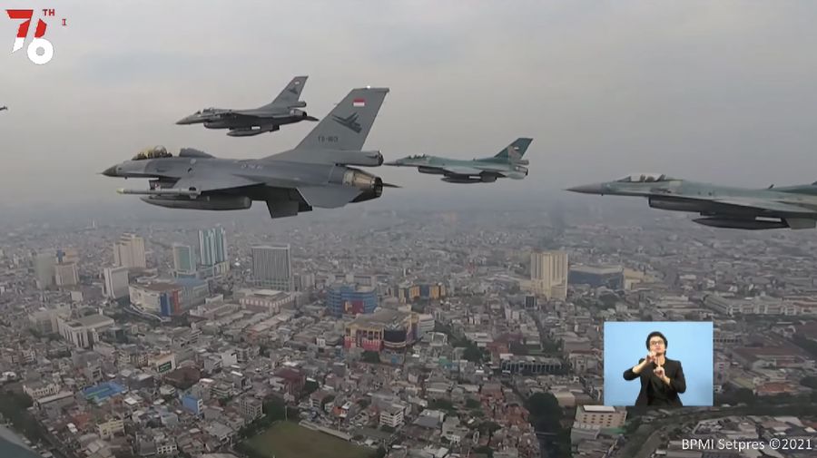 Flypass F-16 Fighting Falcon TNI AU (Tangkapan Layar Youtube Sekretariat Presiden RI)