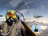 Keren! Intip Atraksi Jet Tempur F-16 di Langit Istana Merdeka
