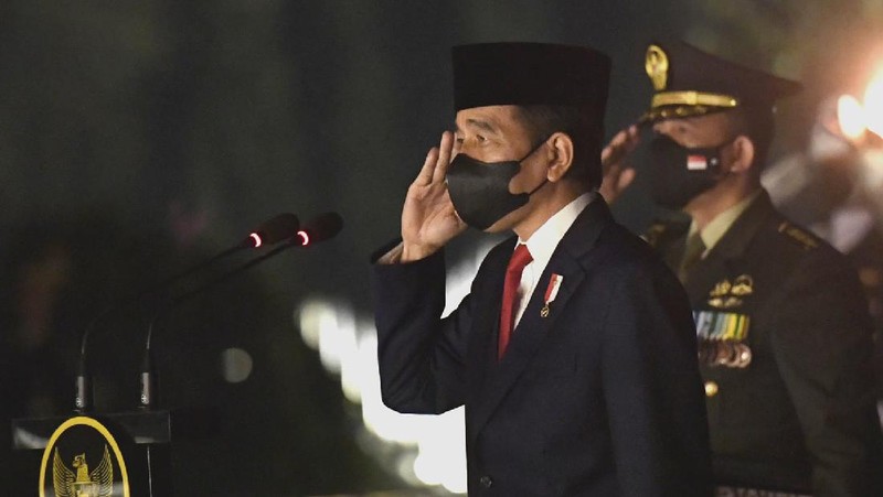 Pimpin Apel Kehormatan dan Renungan Suci di TMP Kalibata, Presiden Doakan Arwah Para Pahlawan.  (Rusman - Biro Pers Sekretariat Presiden)