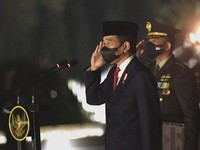 Jokowi Renungan Suci di TMP Kalibata, Doakan Arwah Pahlawan