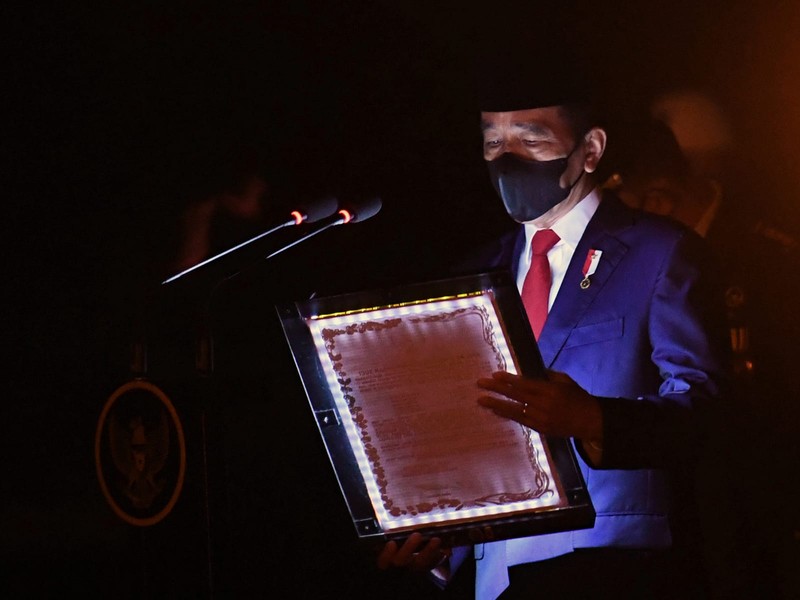 Pimpin Apel Kehormatan dan Renungan Suci di TMP Kalibata, Presiden Doakan Arwah Para Pahlawan. (Rusman - Biro Pers Sekretariat Presiden) Pimpin Apel Kehormatan dan Renungan Suci di TMP Kalibata, Presiden Doakan Arwah Para Pahlawan. (Rusman - Biro Pers Sekretariat Presiden)