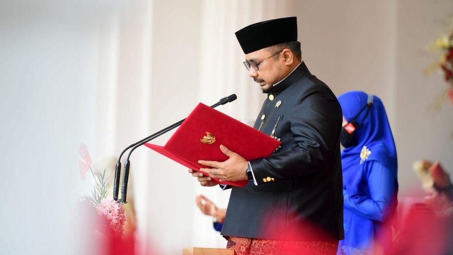 Presiden Joko Widodo dan Ibu Hj. Iriana Joko Widodo tiba di Istana Merdeka. Presiden Jokowi mengenakan pakaian adat Lampung, sementara Ibu Negara mengenakan busana nasional dengan kain songket. (Laily Rachev - Biro Pers Sekretariat Presiden)