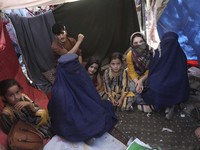 Perempuan Afghanistan Diizinkan Kuliah, Tapi Ada Syaratnya...