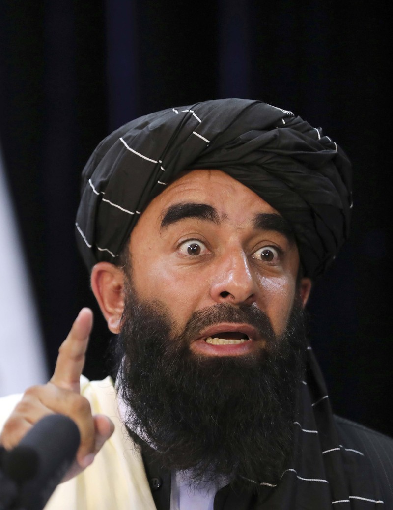 Juru bicara Taliban Zabihullah Mujahid berbicara pada konferensi pers pertamanya, di Kabul, Afghanistan, Selasa (17/8/2021). (AP/Rahmat Gul) TaJuru bicara Taliban Zabihullah Mujahid berbicara pada konferensi pers pertamanya, di Kabul, Afghanistan, Selasa (17/8/2021). (AP/Rahmat Gul)