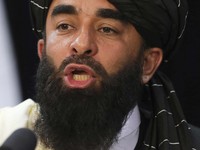 Tanpa Masker, Potret Taliban Konpers Perdana di Afghanistan