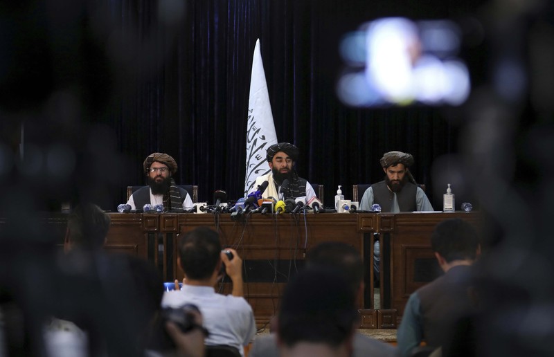 Juru bicara Taliban Zabihullah Mujahid berbicara pada konferensi pers pertamanya, di Kabul, Afghanistan, Selasa (17/8/2021). (AP/Rahmat Gul) TaJuru bicara Taliban Zabihullah Mujahid berbicara pada konferensi pers pertamanya, di Kabul, Afghanistan, Selasa (17/8/2021). (AP/Rahmat Gul)