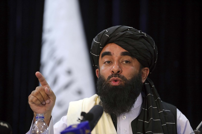 Juru bicara Taliban Zabihullah Mujahid berbicara pada konferensi pers pertamanya, di Kabul, Afghanistan, Selasa (17/8/2021). (AP/Rahmat Gul) TaJuru bicara Taliban Zabihullah Mujahid berbicara pada konferensi pers pertamanya, di Kabul, Afghanistan, Selasa (17/8/2021). (AP/Rahmat Gul)