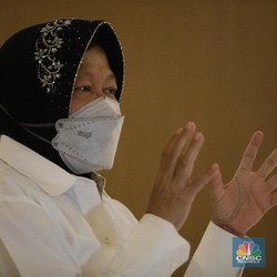 Risma: Bulan Depan Uang Bansos Tak Bisa Beli Rokok & Miras!
