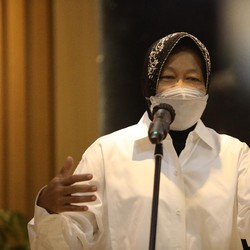 Ada Keluarga Menteri Dapat Bansos, Kok Bisa Bu Risma?