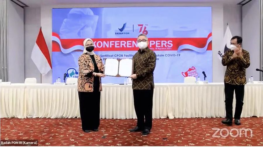 Penyerahan Sertifikat Cara Pembuatan Obat yang Baik (CPOB) Fasilitas Fill & Finish Vaksin COVID-19 kepada PT Biotis Pharmaceuticals Indonesia (18/08). Ist