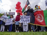 Ratusan Pengungsi Afghanistan Kabur dari Pangkalan Militer AS