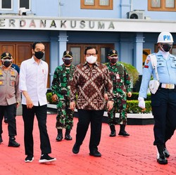 Pakai Pesawat 'Merah-Putih' Jokowi Terbang ke Jatim