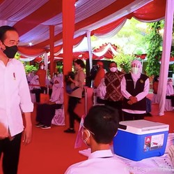Janji Jokowi  Mulai Minggu Ini, Vaksin Datang Banyak Sekali