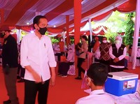 Janji Jokowi  Mulai Minggu Ini, Vaksin Datang Banyak Sekali