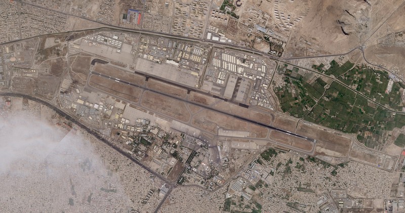 Warga Afganistan kabur dari negaranya dilihat dari satelit. (AP/Planet Labs Inc.)