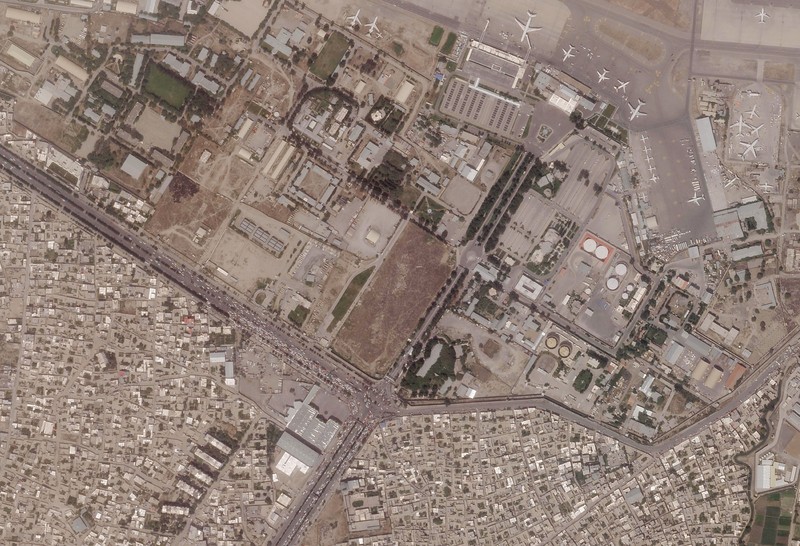Warga Afganistan kabur dari negaranya dilihat dari satelit. (AP/Planet Labs Inc.)
