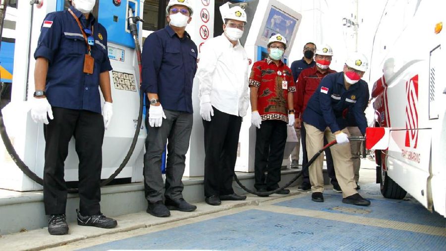 Komitmen transisi energi terus dilakukan Pertamina, diantaranya dengan  program diversifikasi penggunaan BBM ke gas sektor transportasi. Melalui salah satu anak usahanya, Subholding Gas PT PGN Tbk., Pertamina secara resmi mengoperasikan SPBG Kaligawe, Semarang, Jawa Tengah.