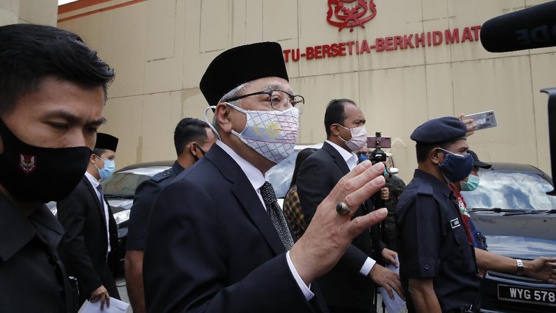 Kendaraan Kedah Istana Negara tiba di Istana Nasional di Kuala Lumpur, Malaysia. (AP/FL Wong)