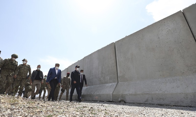 Turki bangun tembok perbatasan halau pengungsi Afghanistan. (AP/Emrah Gurel) Turki bangun tembok perbatasan halau pengungsi Afghanistan. (AP/Emrah Gurel)