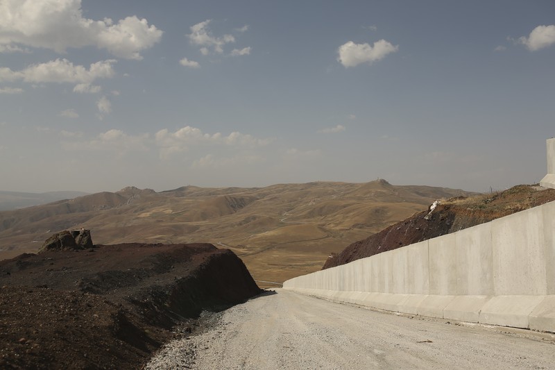 Turki bangun tembok perbatasan halau pengungsi Afghanistan. (AP/Emrah Gurel)