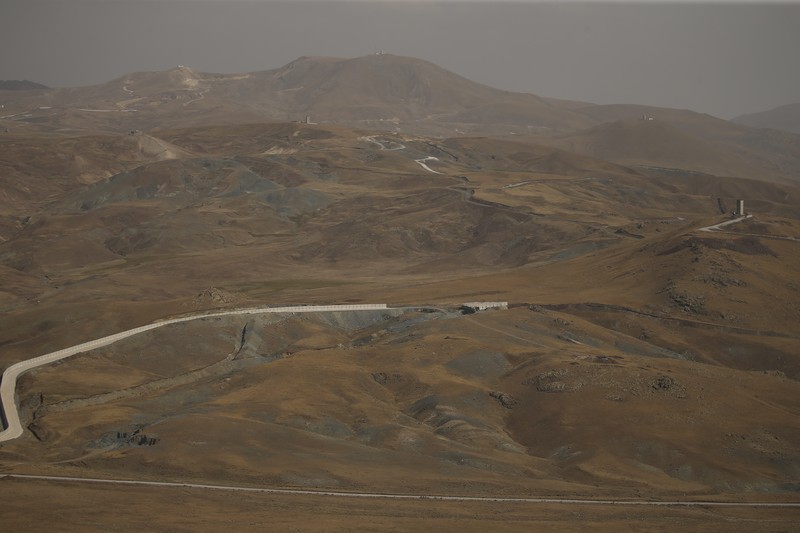 Turki bangun tembok perbatasan halau pengungsi Afghanistan. (AP/Emrah Gurel)
