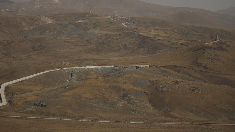 Turki bangun tembok perbatasan halau pengungsi Afghanistan. (AP/Emrah Gurel)