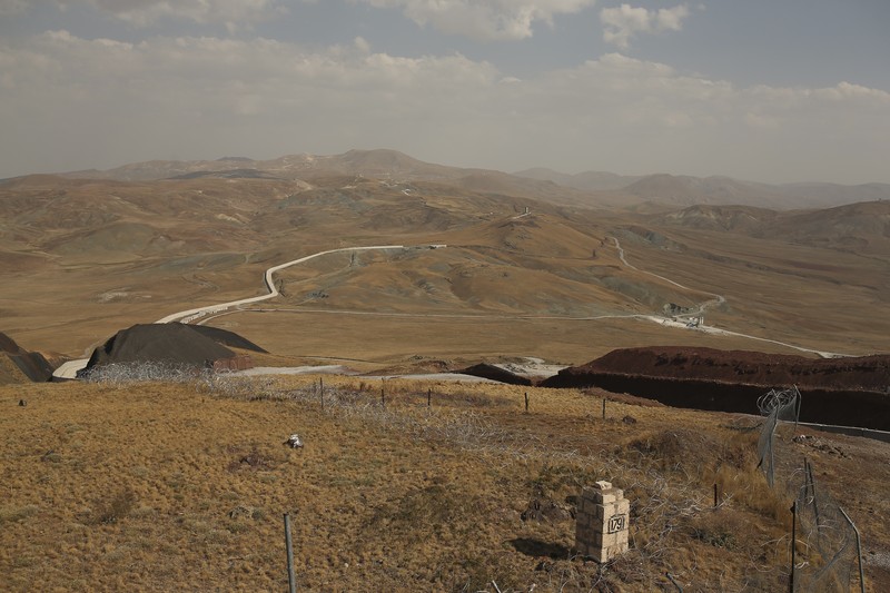 Turki bangun tembok perbatasan halau pengungsi Afghanistan. (AP/Emrah Gurel) Turki bangun tembok perbatasan halau pengungsi Afghanistan. (AP/Emrah Gurel)