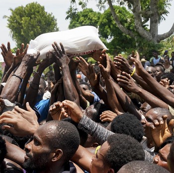 Chaos! Warga Haiti Menjarah Truk Sembako Demi Bertahan Hidup