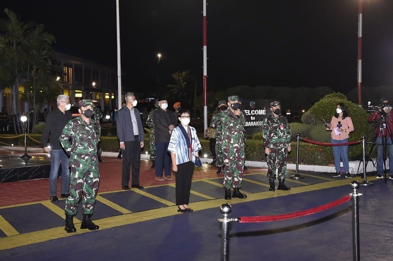WNI yang dievakuasi dari Afghanistan ke tanah air, di Base Ops, Lanud Halim Perdanakusumah, Jakarta Timur, Sabtu dini hari (21/8/2021). (Dok Puspen TNI) WNI yang dievakuasi dari Afghanistan ke tanah air, di Base Ops, Lanud Halim Perdanakusumah, Jakarta Timur, Sabtu dini hari (21/8/2021). (Dok Puspen TNI)