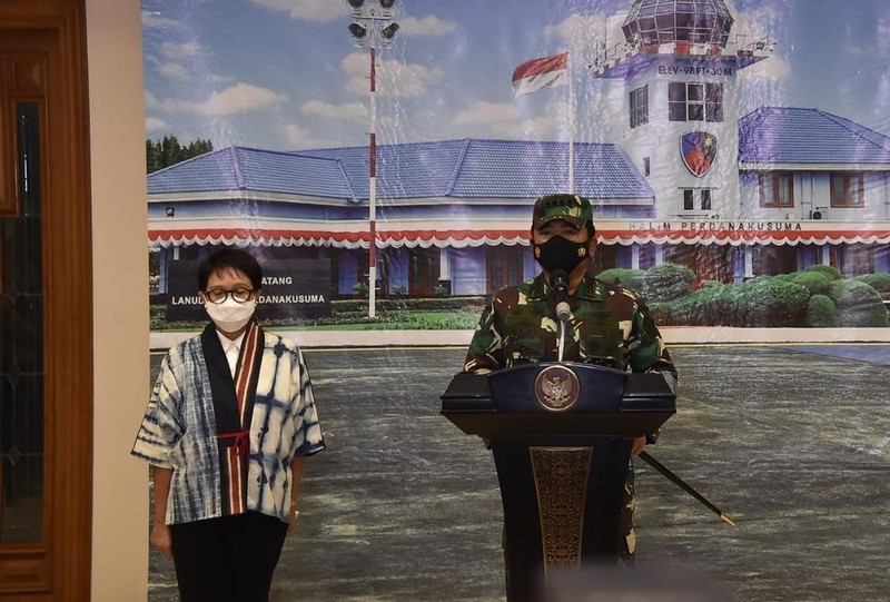 WNI yang dievakuasi dari Afghanistan ke tanah air, di Base Ops, Lanud Halim Perdanakusumah, Jakarta Timur, Sabtu dini hari (21/8/2021). (Dok Puspen TNI)