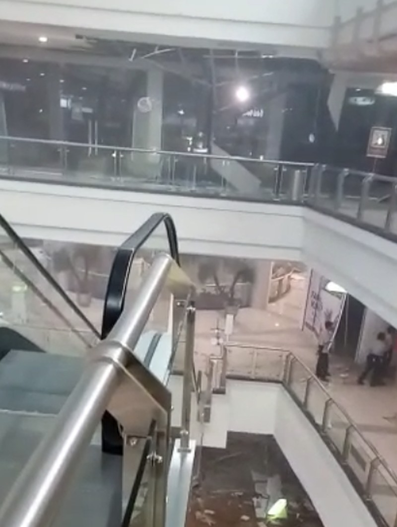 Suasana ledakan di Mal Margo City. Ist