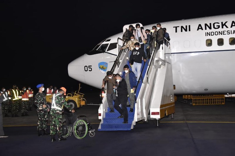 WNI yang dievakuasi dari Afghanistan ke tanah air, di Base Ops, Lanud Halim Perdanakusumah, Jakarta Timur, Sabtu dini hari (21/8/2021). (Dok Puspen TNI) WNI yang dievakuasi dari Afghanistan ke tanah air, di Base Ops, Lanud Halim Perdanakusumah, Jakarta Timur, Sabtu dini hari (21/8/2021). (Dok Puspen TNI)