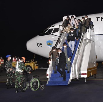 Potret WNI dari Afghanistan Tiba di Jakarta