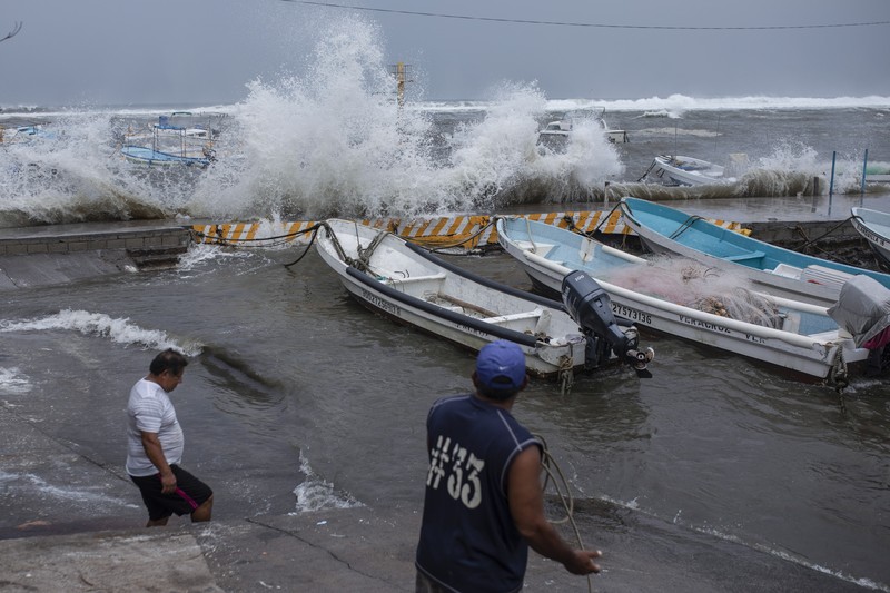 Badai Grace terjang Meksiko. (AP/Felix Marquez)