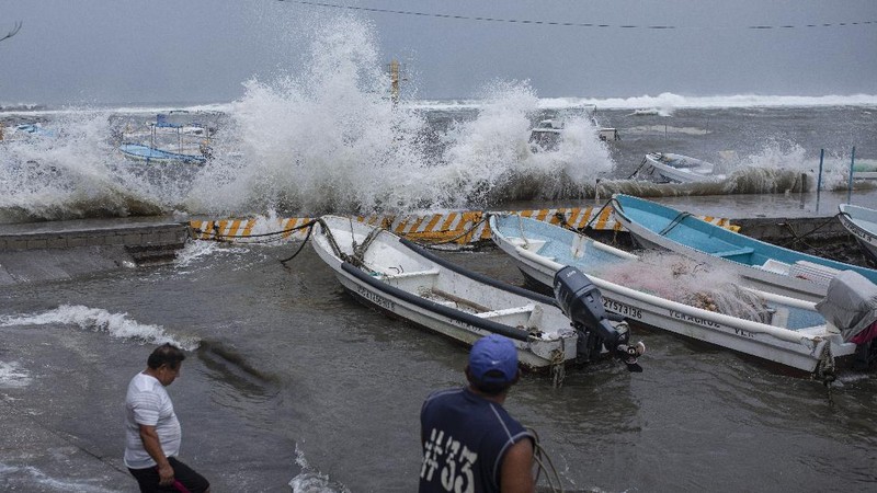 Badai Grace terjang Meksiko. (AP/Felix Marquez)