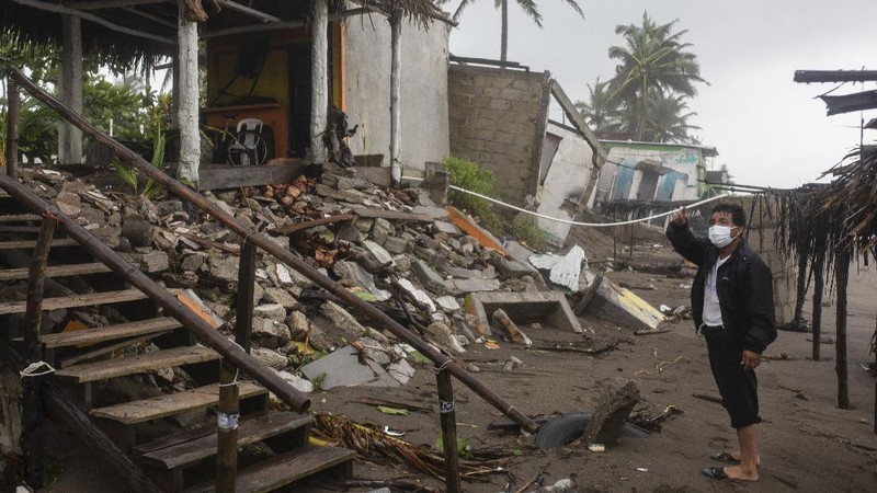 Badai Grace terjang Meksiko. (AP/Felix Marquez)