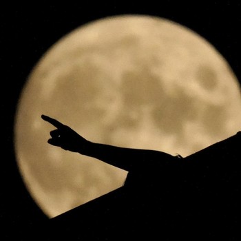 Penampakan Fenomena Blue Moon di Langit Malam Ini
