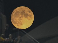 China Temukan 'Rumah Misterius' di Bulan, Alien?